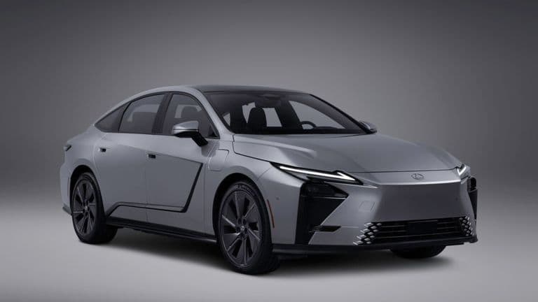 Lexus ES thế hệ mới chính thức ra mắt Việt Nam, giá từ 2,34 tỷ đồng
